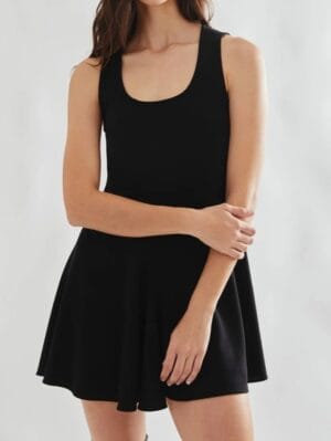 Vestido falda plato con cierre al costado