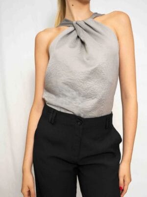 Blusa de satén con tablas