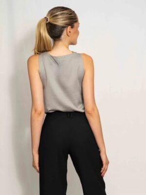 Blusa de satén con tablas - Imagen 3