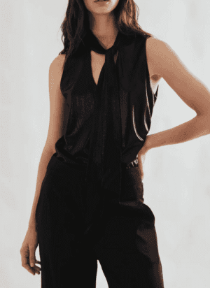 Blusa escote V sin mangas