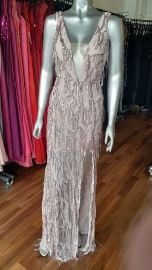 Vestido largo con flecos de lentejuelas